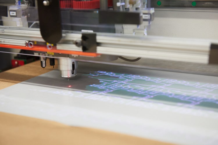 Knife-cutting machine in process