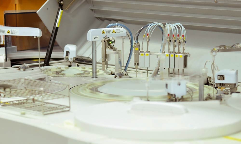 Liquid chromatography machine being used as analytical instrumentation Liquid chromatography machine being used as analytical instrumentation